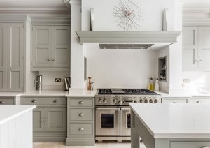 As its most popular design, the Hartford kitchen was purposely placed at the front of the showroom. This particular layout is hand-painted in Chicory and includes two baker’s tables, instead of one traditional island, to highlight design possibilities and encourage consumers to think outside the box.