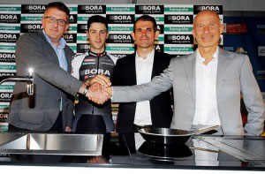 From L to R: Philippe Harinck, managing director Hansgrohe Belgium; Emanuel Buchmann, team cyclist; Ralph Denk, team manager; Willi Bruckbauer, founder Bora GmbH