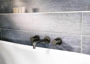 Flow wall-mounted bath set