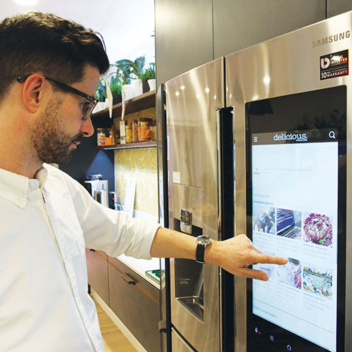 Simon Gosling checks out Samsung's Family Hub Fridge